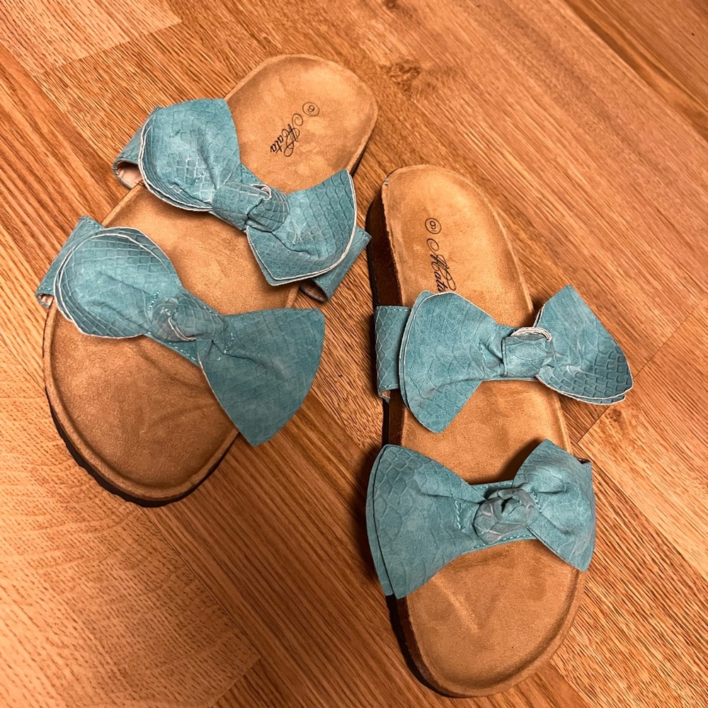 Mata size 9 bow sandals shoes